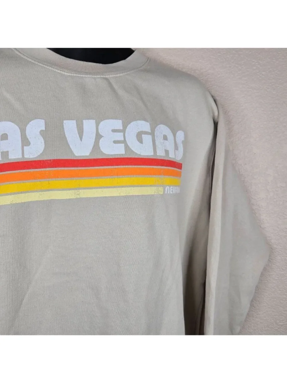 Las Vegas Nevada Beige Crewneck Sweatshirt Retro Stripes Mens Size M